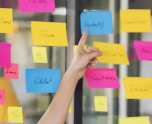 Quadro com post its coloridos