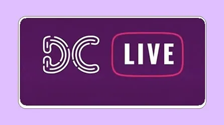 Quadro na cor roxa com o texto DC LIVE em letras brancas
